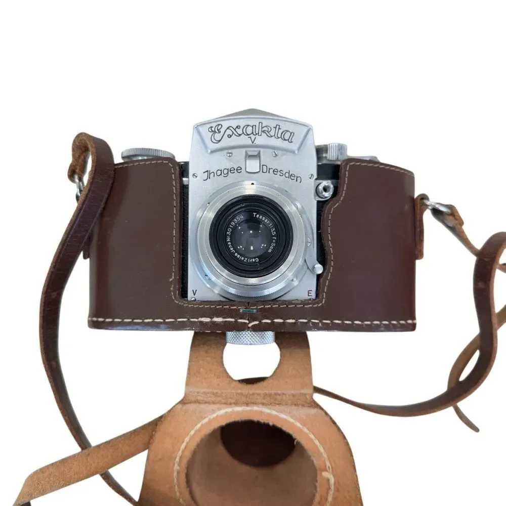 Exakta V Ihagee 35mm Camera w/ Zeiss Tessar 50mm f3.5 & Leather Case